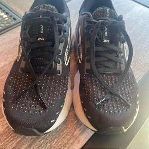 Brooks Glycerin GTS 20 Supportive Running Shoes SZ 8 woman wide (D) black/white